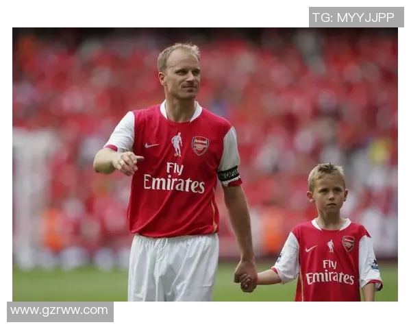 博格坎普:从阿贾克斯到阿森纳的传奇足球旅程与辉煌成就 博格坎普:从阿贾克斯到阿森纳的传奇足球旅程与辉煌成就