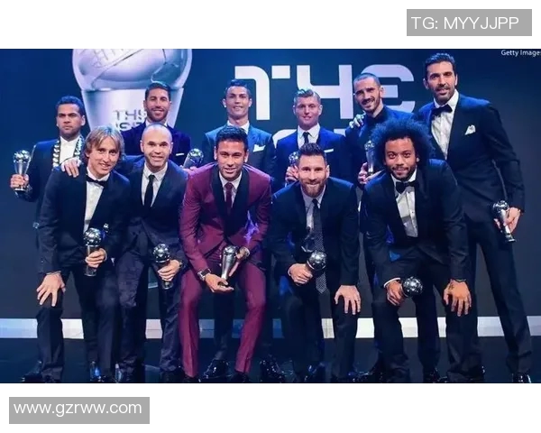 球队最佳阵容足球明星盘点揭示历史上最具影响力的球员风采与成就 球队最佳阵容足球明星盘点揭示历史上最具影响力的球员风采与成就